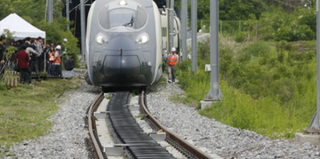 Illustration for article titled Corea prueba con éxito el primer tren-bala de carga inalámbrica